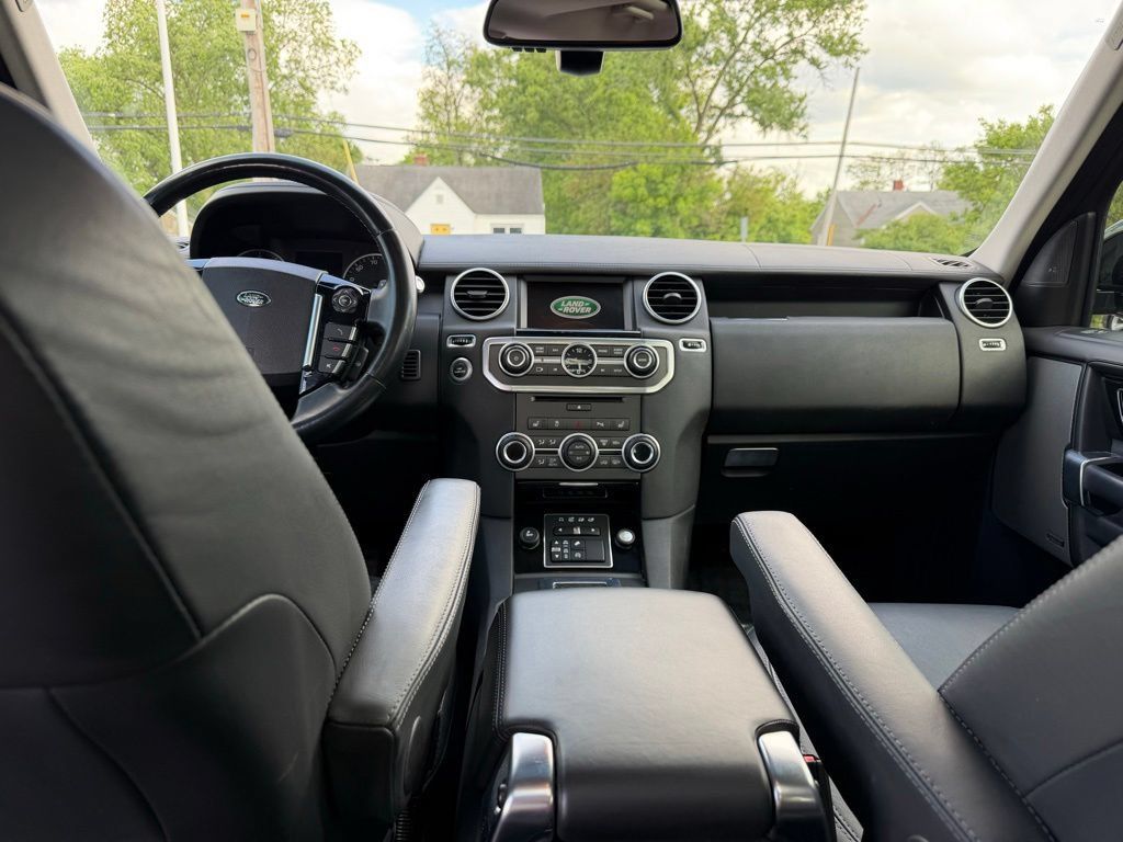 Used 2016 Land Rover LR4 HSE LUX AWD/4WD image 22