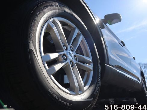 Used 2021 Ford Explorer XLT AWD/4WD image 9