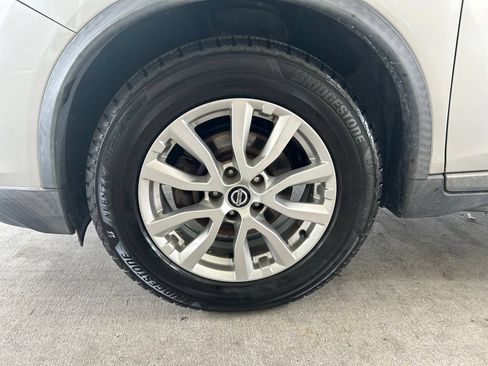 Used 2018 Nissan Rogue SV FWD image 13