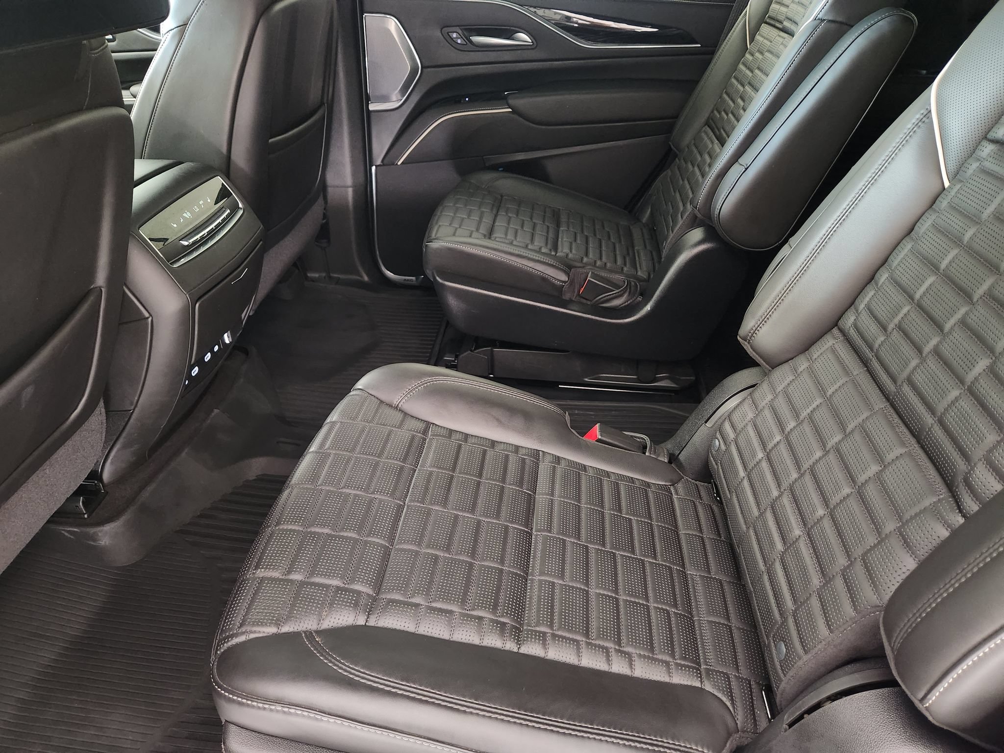 Used 2024 Cadillac Escalade V w/ LPO, ONYX Package AWD/4WD image 31