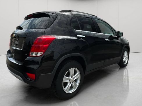 Used 2019 Chevrolet Trax LT w/ LT Convenience Package FWD image 4