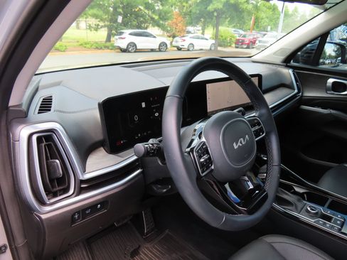 Used 2025 Kia Sorento SX AWD/4WD image 15