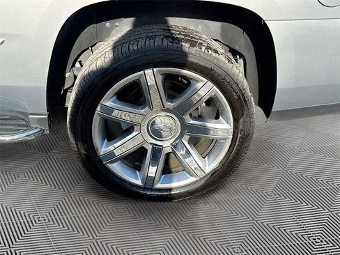 Used 2018 Cadillac Escalade Luxury image 35
