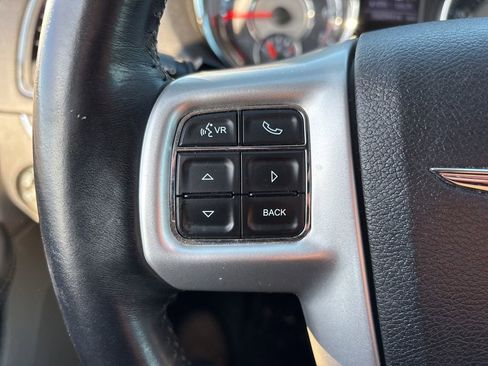 Used 2016 Chrysler Town & Country Touring image 21