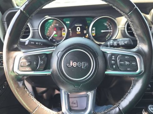 Used 2022 Jeep Wrangler Unlimited Sahara w/ Cold Weather Group AWD/4WD image 18