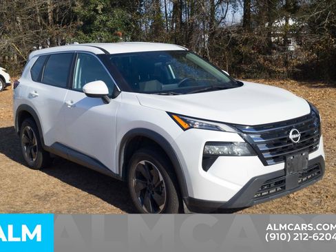 Used 2024 Nissan Rogue SV image 19