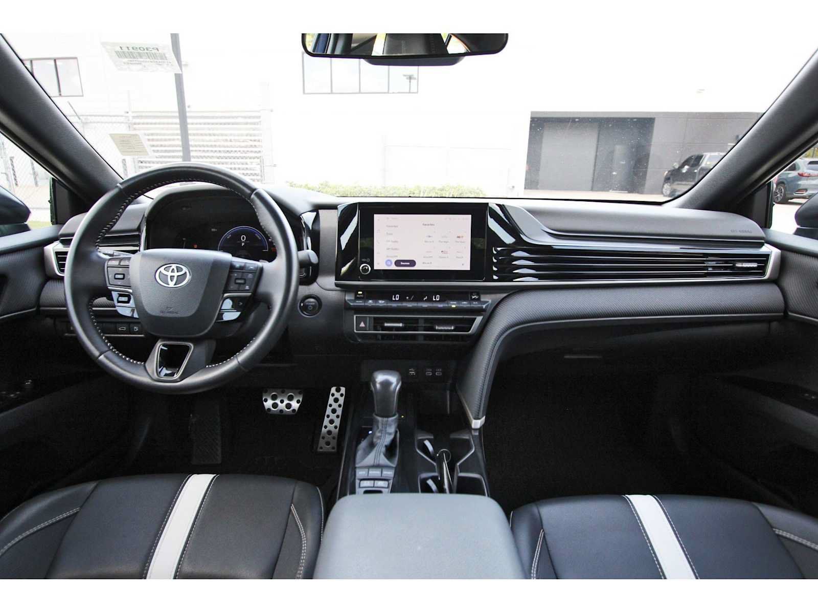 Used 2025 Toyota Camry SE FWD image 7