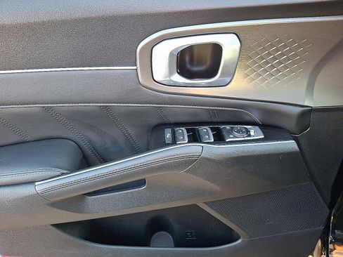 Used 2021 Kia Sorento SX image 12