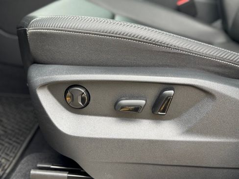 Used 2023 Volkswagen Atlas Cross Sport SE w/ Panoramic Sunroof Package image 9