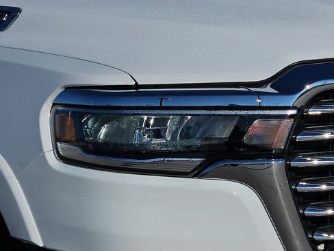 New 2026 RAM 1500 Laramie AWD/4WD image 8