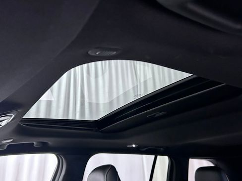 Used 2025 Jeep Grand Cherokee Altitude AWD/4WD image 18