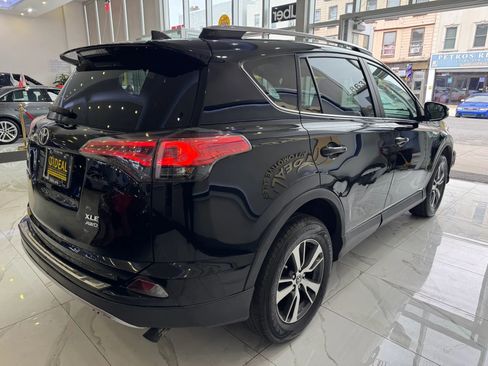 Used 2017 Toyota RAV4 XLE AWD/4WD image 6