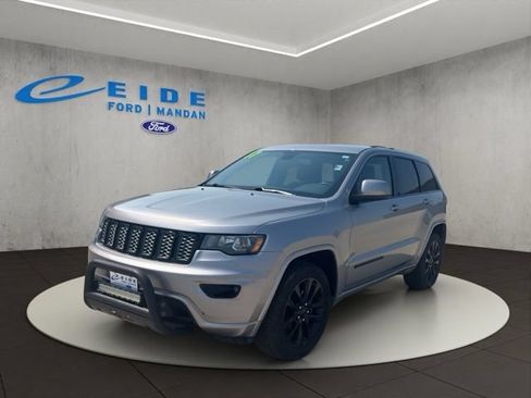 Used 2017 Jeep Grand Cherokee Altitude AWD/4WD image 5