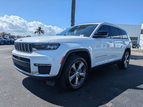 Used 2022 Jeep Grand Cherokee L Limited AWD/4WD image 8