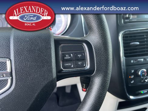 Used 2020 Dodge Grand Caravan SE w/ UConnect Hands-Free Group image 25