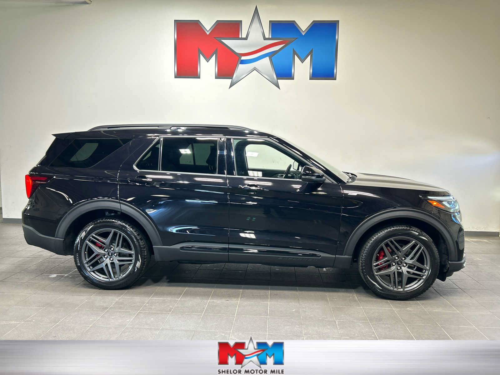 Used 2025 Ford Explorer ST-Line w/ ST-Line Street Pack AWD/4WD image 1