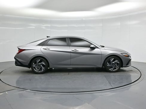 Used 2024 Hyundai Elantra Limited image 26