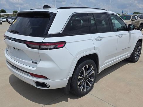 Used 2022 Jeep Grand Cherokee Overland w/ MOPAR Finishing Package AWD/4WD image 5