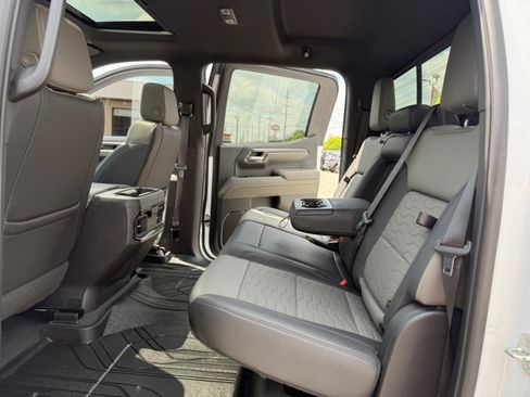 Used 2023 Chevrolet Silverado 1500 ZR2 image 14