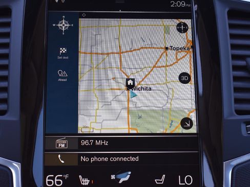 Used 2021 Volvo XC90 T5 Momentum w/ Climate Package image 4