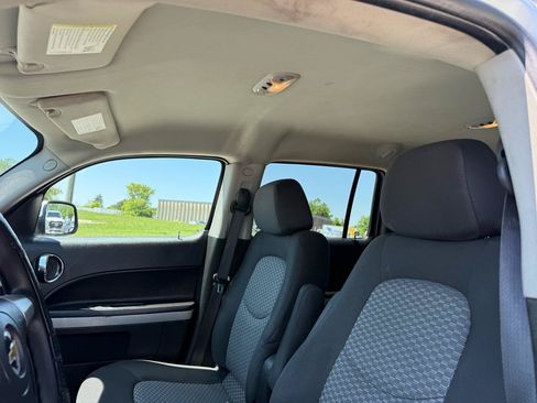 Used 2011 Chevrolet HHR LT FWD image 12