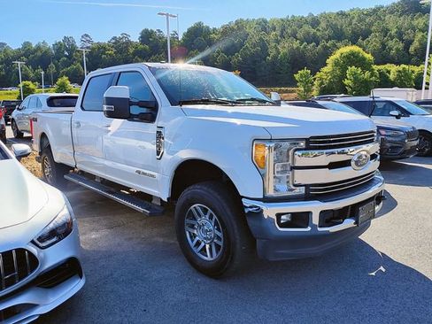 Used 2017 Ford F250 Lariat w/ Lariat Value Package AWD/4WD image 2