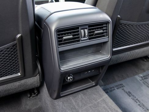 Certified 2025 Porsche Cayenne Coupe image 43