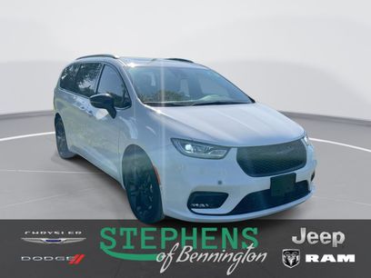 Used 2024 Chrysler Pacifica Touring-L w/ S Appearance Package