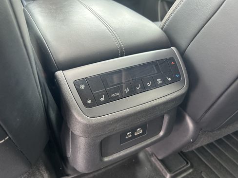 Used 2022 Nissan Pathfinder SL w/ SL Premium Package FWD image 34