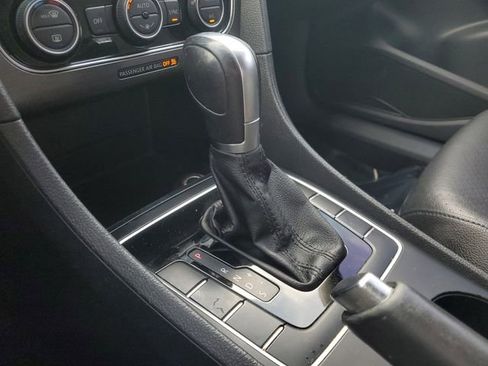 Used 2017 Volkswagen Passat 1.8T R-Line image 32