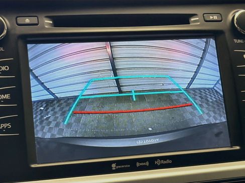 Used 2018 Toyota Highlander XLE FWD image 16
