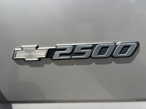 Used 2006 Chevrolet Express 2500 image 36