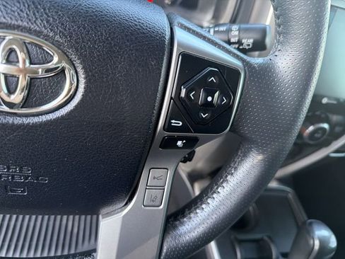 Used 2022 Toyota 4Runner SR5 RWD image 18
