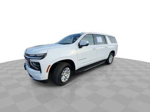 Certified 2025 Chevrolet Suburban LT AWD/4WD image 4