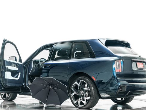 Used 2025 Rolls-Royce Cullinan Black Badge AWD/4WD image 45