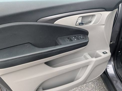 Used 2016 Honda Pilot LX image 27