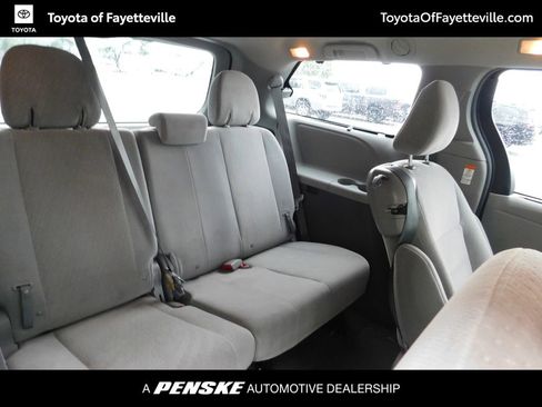 Used 2016 Toyota Sienna LE FWD image 5