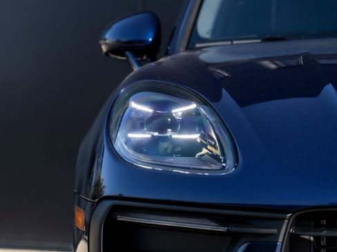 Certified 2026 Porsche Macan AWD/4WD image 16