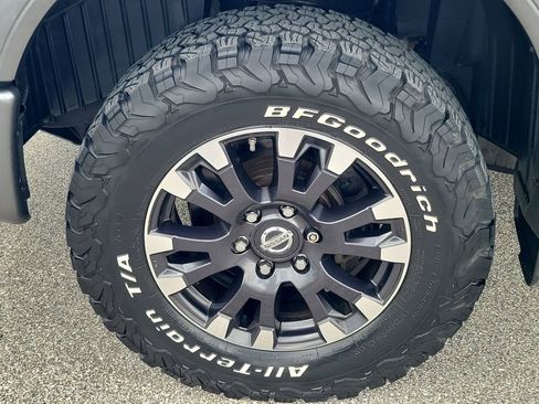 Used 2019 Nissan Titan PRO-4X w/ Pro-4x Convenience Package AWD/4WD image 11