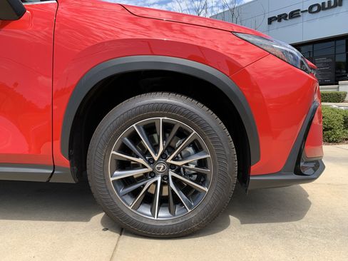 Used 2025 Lexus NX 250 FWD w/ Towing Package (2000 Lbs) image 13