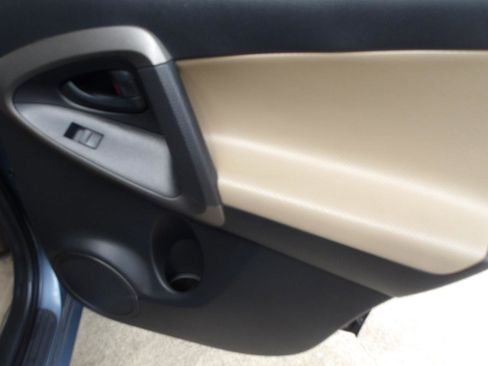 Used 2010 Toyota RAV4 Limited image 7