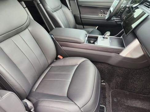 New 2025 Land Rover Range Rover SE image 9