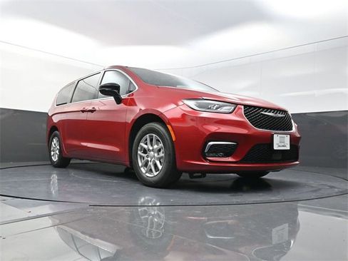 New 2026 Chrysler Pacifica Select image 17
