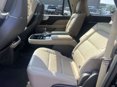 Used 2022 Lincoln Navigator L Reserve AWD/4WD image 13