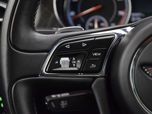Used 2020 Bentley Bentayga Design Series AWD/4WD image 24