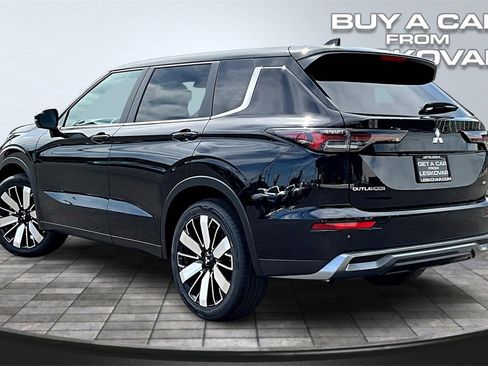 New 2025 Mitsubishi Outlander SE image 3