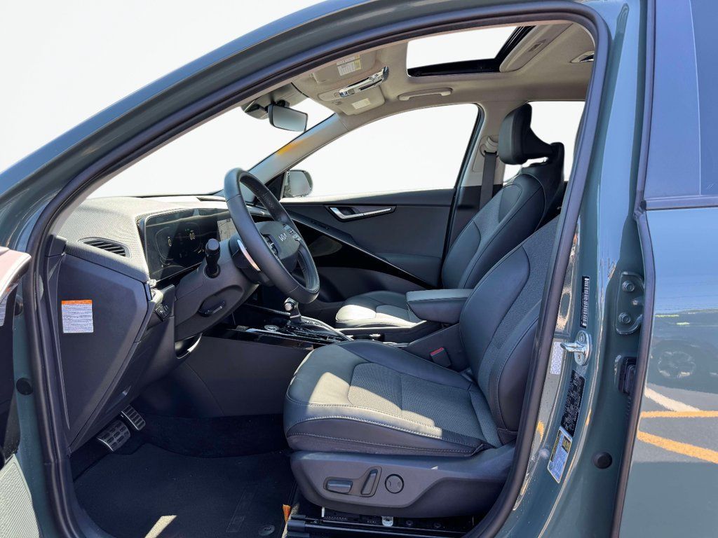 Certified 2023 Kia Niro EX Touring FWD image 16