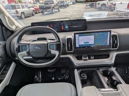 Used 2025 Ford Expedition Platinum AWD/4WD image 30