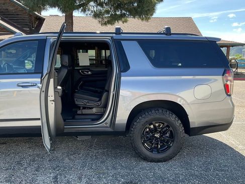 Used 2021 Chevrolet Suburban Z71 w/ Luxury Package AWD/4WD image 25