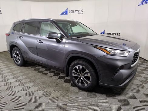 Used 2020 Toyota Highlander XLE image 9